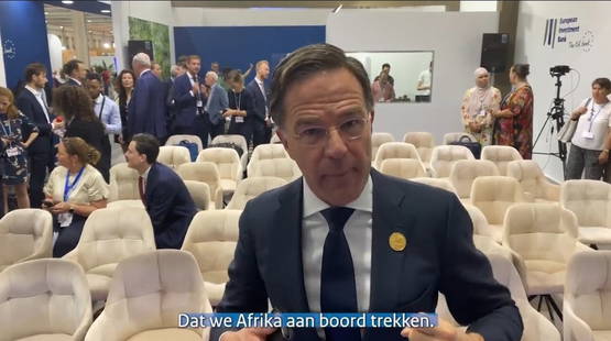 Live Zoombeelden van Rutte die vvd-fractie toespreekt