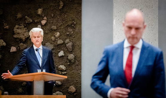 'Ja, loop maar weg. Met je valse gejammer' 'Ja, loop maar weg. Met je valse gejammer'
