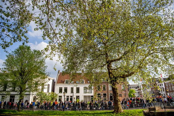 Vorig jaar - Wel veel mensen op straat Vorig jaar - Wel veel mensen op straat