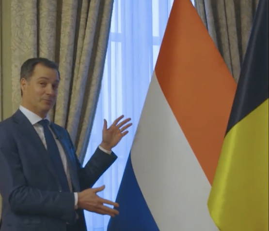 Eeeuh, dan maar de Prinsenvlag?