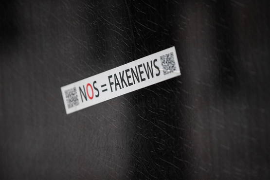 Ziet u ooit een sticker met 'GeenStijl = fakenews'? Nee nou dan