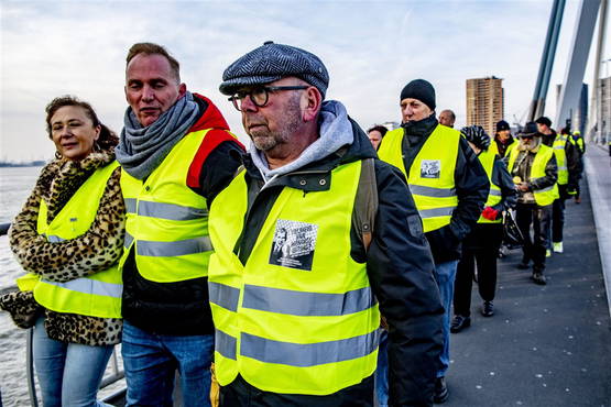 Jan D. tijdens het opblazen van de Erasmusbrug