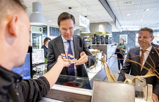 Romantisch samen een Bumaatje trekken Romantisch samen een Bumaatje trekken