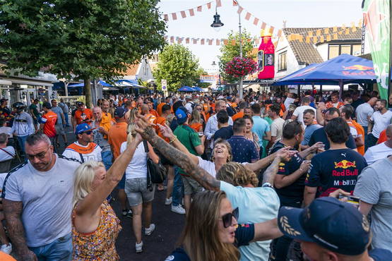 Truzen, die komen eigenlijk vooral om chardonnay te toeteren in het centrum