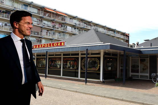 Mark Rutte bezoekt Chinese tempel