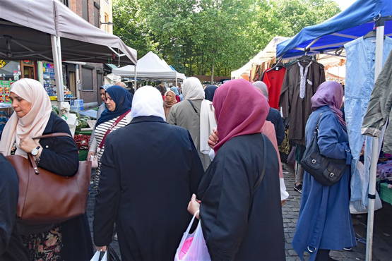 Ondertussen op de markt in Molenbeek