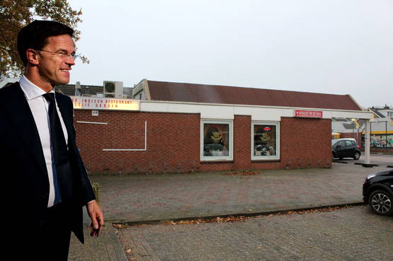 Mark Rutte bezoekt Chinese tempel