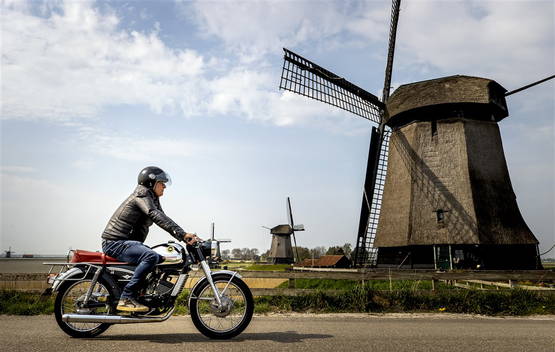 Helmich gaat van links naar rechts