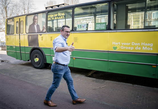 Ga ALLÉÉN het stemhok in & maak vakje bij kandidaat van uw keuze rood