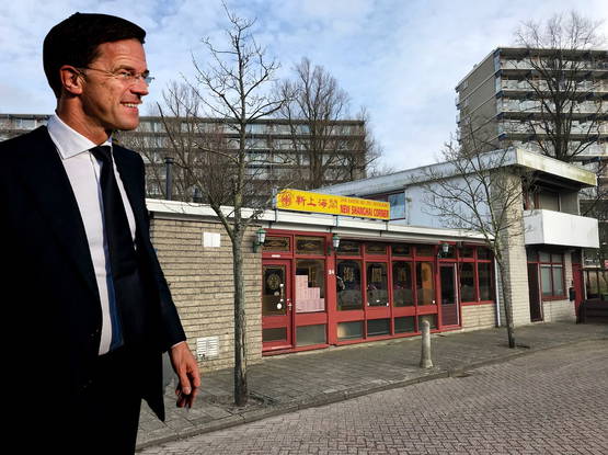 Mark Rutte bezoekt Chinese tempel