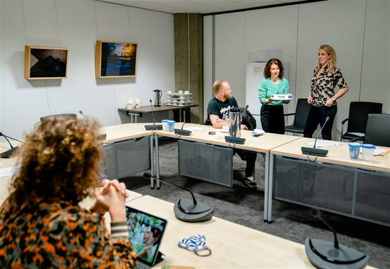 "Omdat we zonder de beesten precies dezelfde dieren zijn" "Omdat we zonder de beesten precies dezelfde dieren zijn"