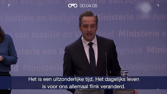 Hugo de Jonge (midden) bewondert hoe hard hij werkt