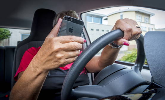 O WAT ALS ER NU EEN AUTO AANKOMT. WAT DAN.