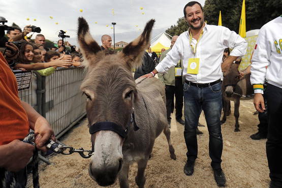 Matteo op de foto met een ezel