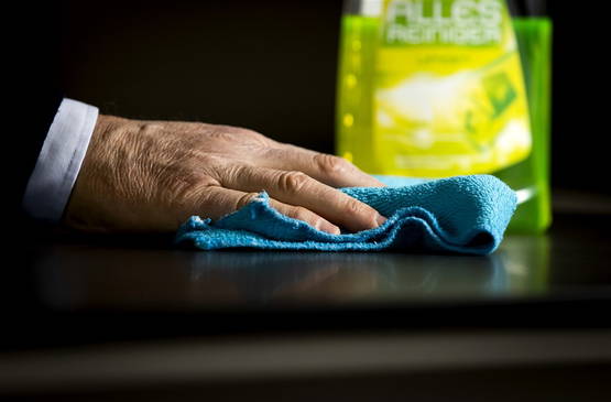 Na handen wassen aanrecht schoonmaken